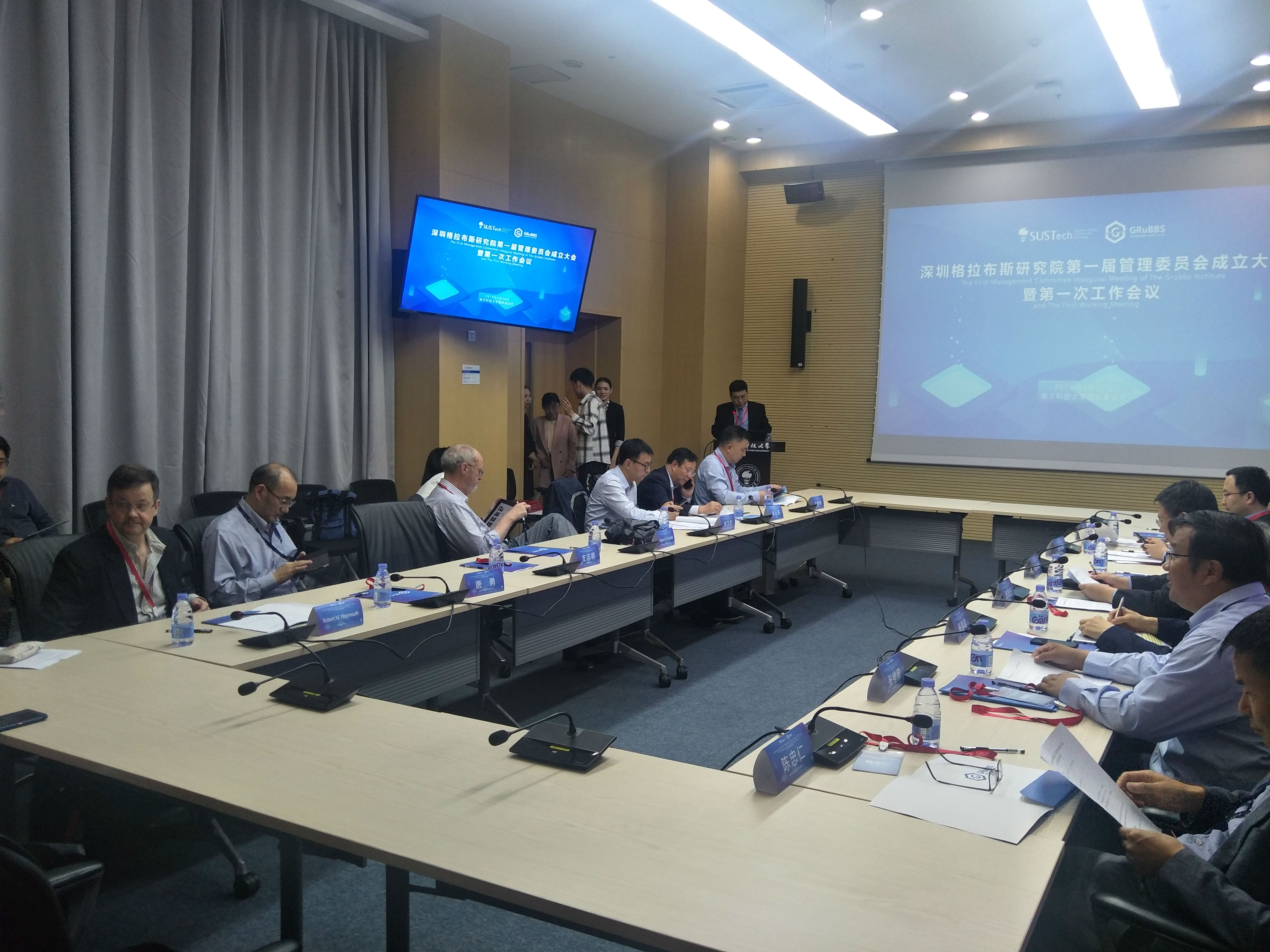 �����ʴ����Ŷ��³����Ǹձ����ڸ�����˹�о�ԺƸΪ�׽�ίԱ(ͼ2)